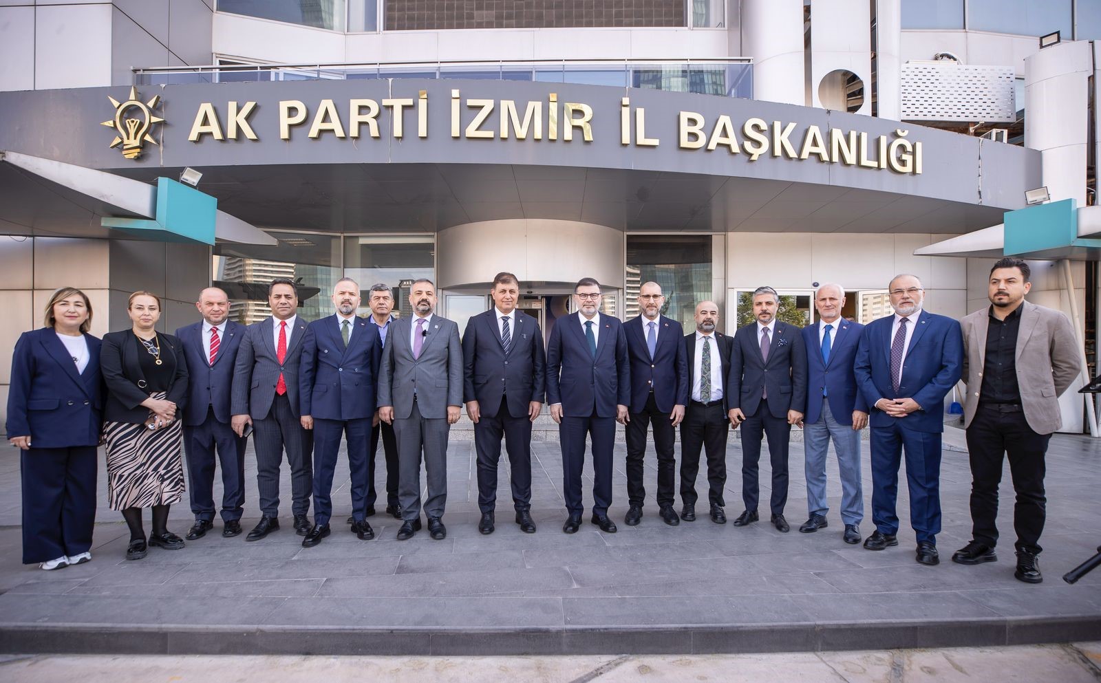 Başkan Tugay'dan AK Parti İl Başkanlığı'na İş Birliği ziyareti