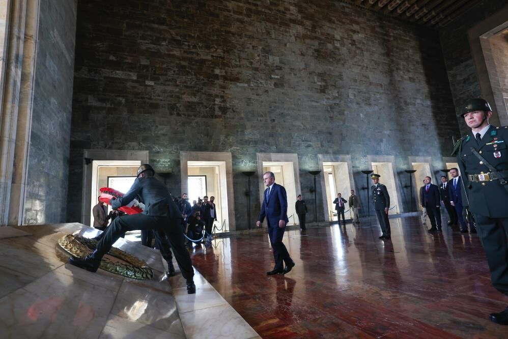 Gençlik ve Spor Bakanı Osman Aşkın Bak Anıtkabir'i ziyaret etti