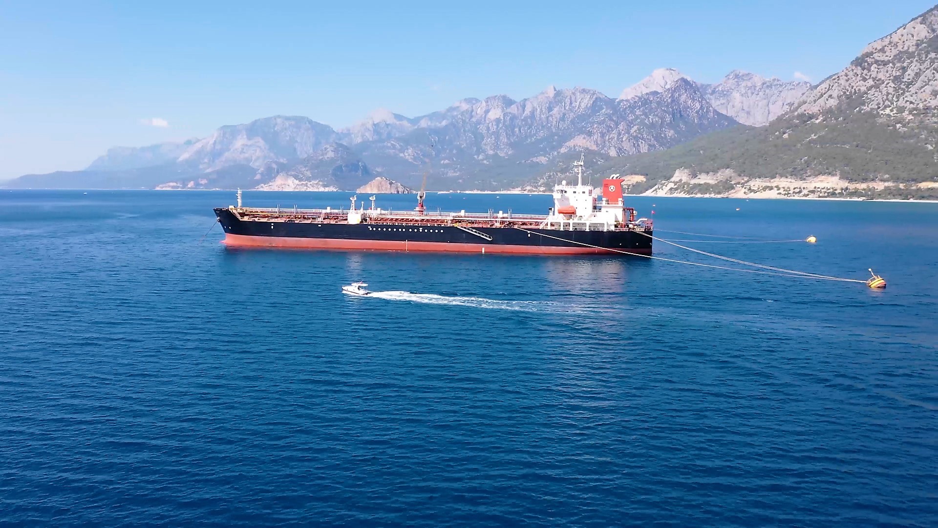 Antalya'da denizi kirleten 42 gemiye milyonlarca ceza kesildi