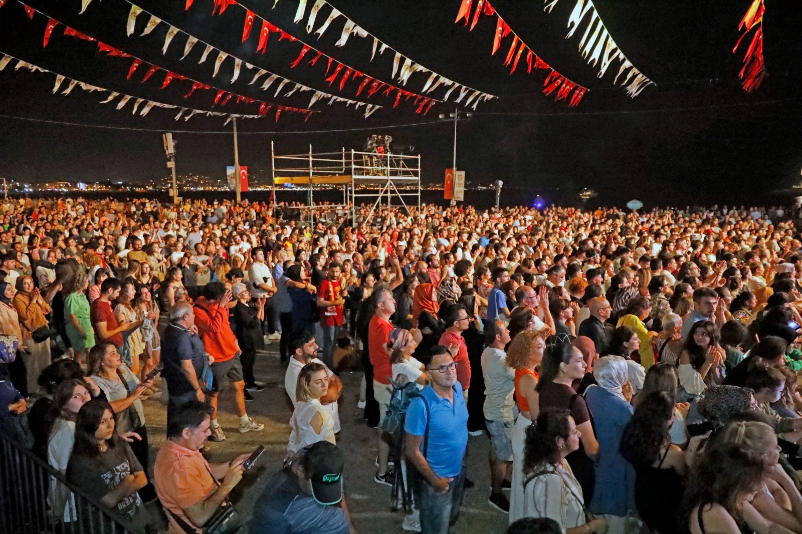 Alanya'da 22. Uluslararası Kültür Sanat ve Turizm Festivali Yeni Türkü ile Son Buldu