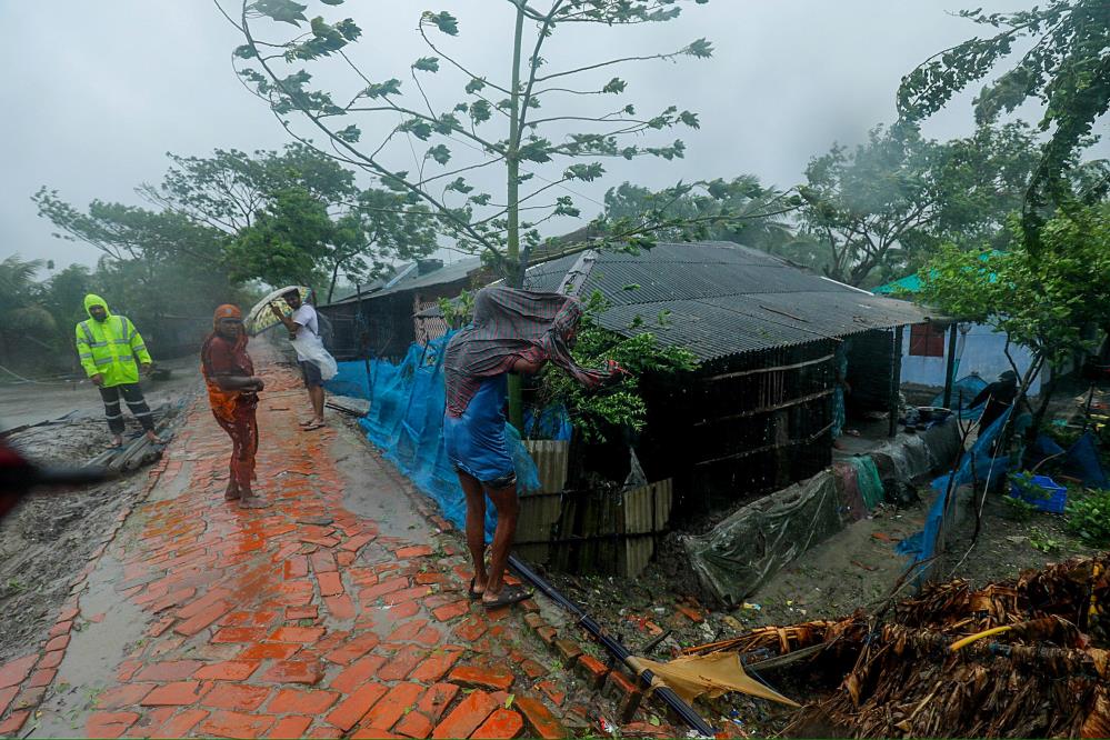  Remal Kasırgası Hindistan ve Bangladeş'te yıkıcı etkisini gösterdi