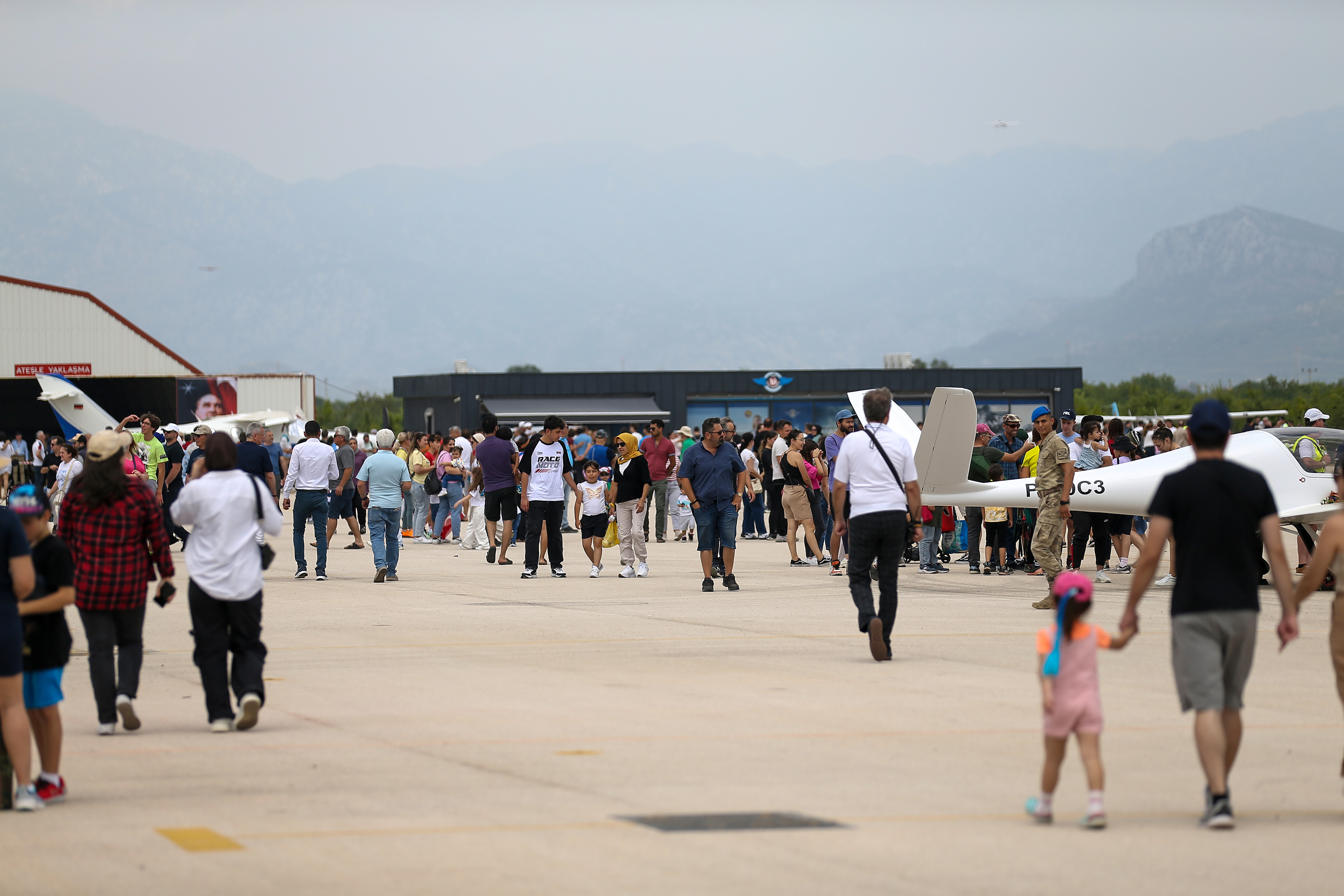 'Uluslararası Antalya Türkiye Fly 2 Troy' havacılık festivali gökyüzüne renk kattı