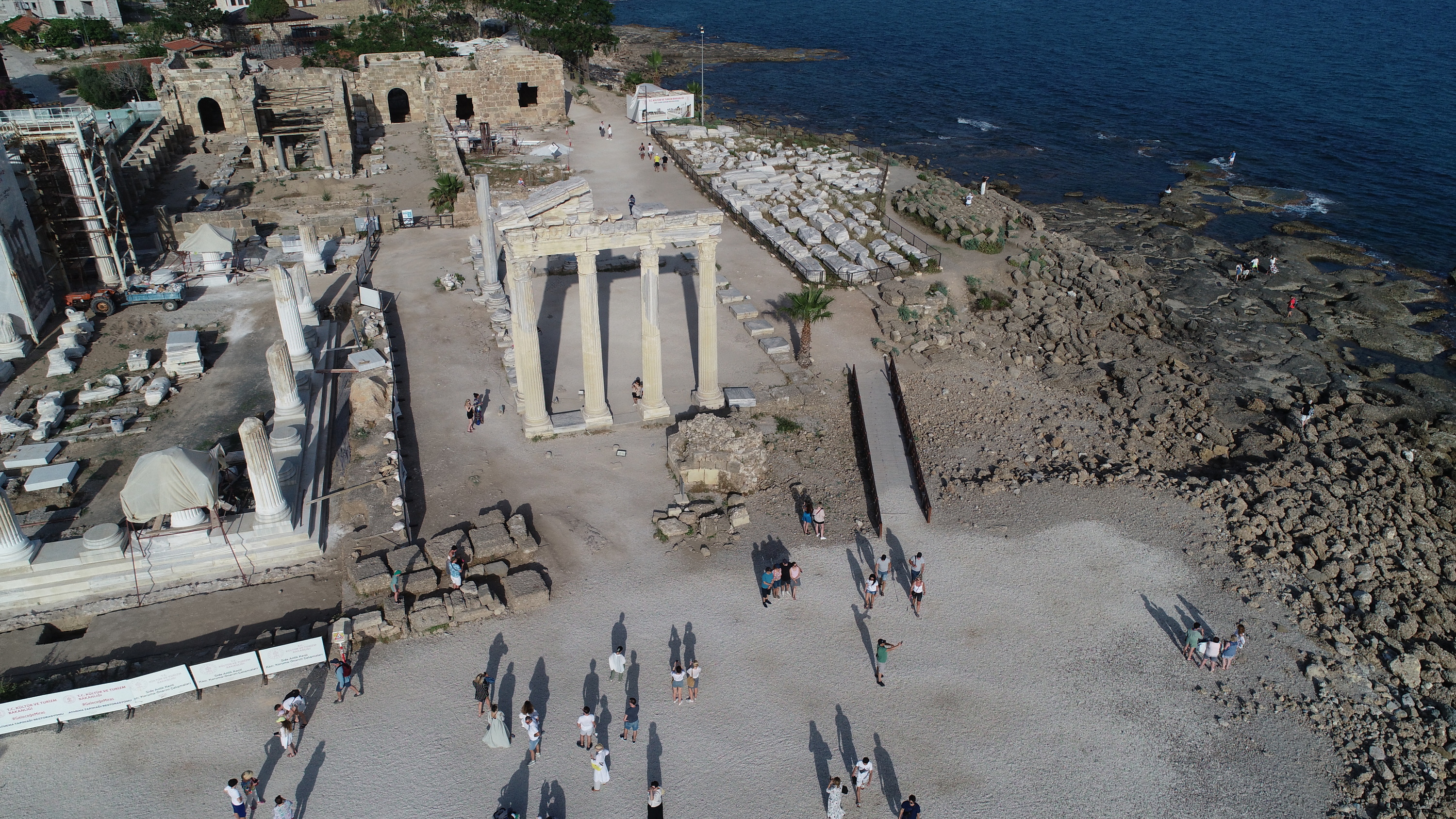 Antalya'nın tarihi Side Antik Kenti'nde Kalliope Mozaiği bulundu