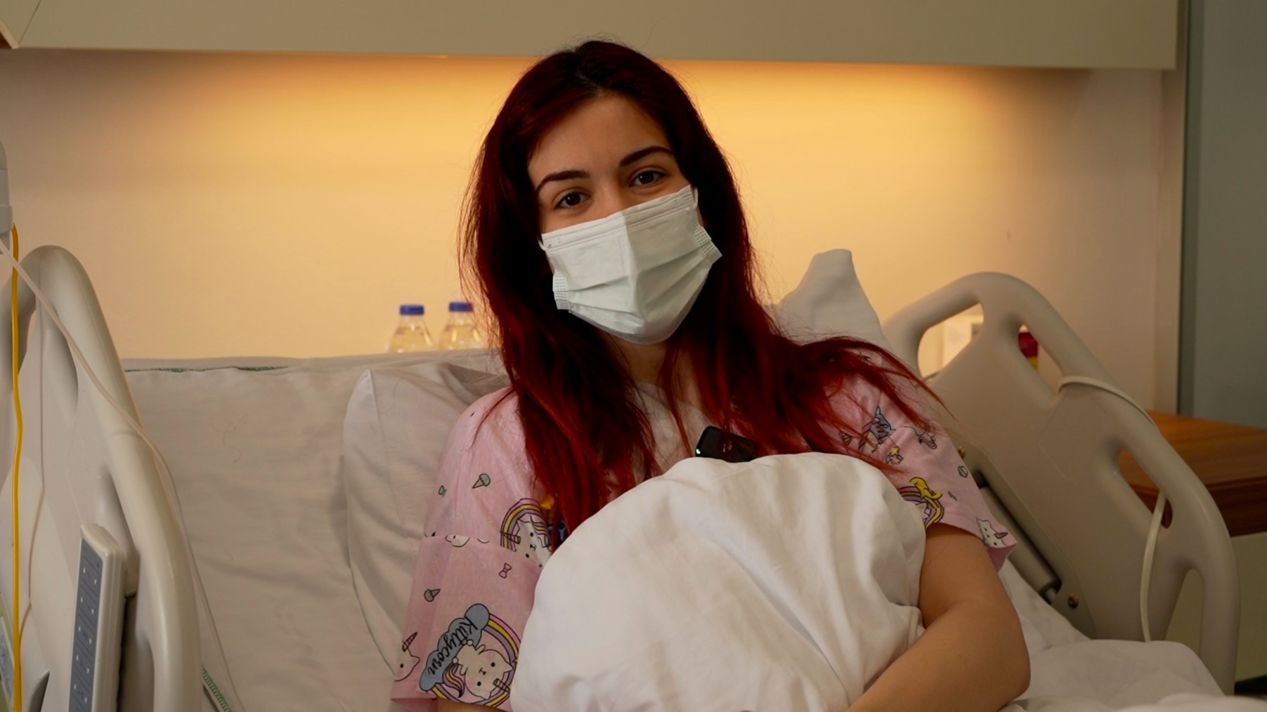 İzmir'de Lösemi Tedavisi Gören Genç Kız Hastane Odasında Evlilik Teklifi Aldı2