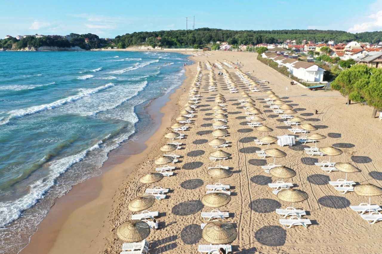 Halk plajında şemsiye ve şezlong ücretsiz! 10 yıllık anlaşma imzalandı