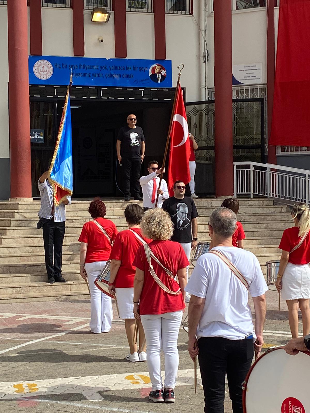 Antalya'da öğretmenler korosu 19 Mayıs bayramına renk kattı