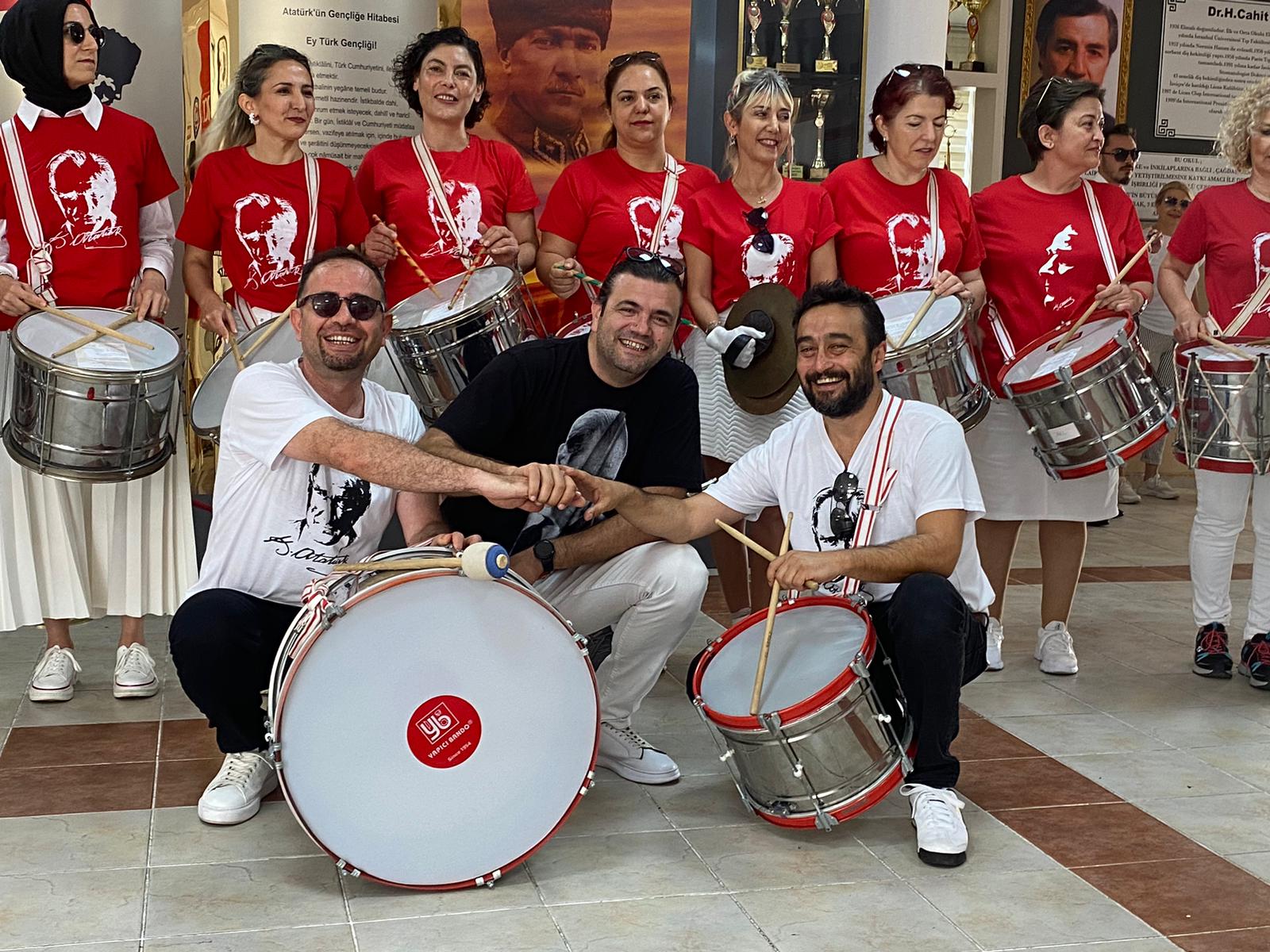 Antalya'da öğretmenler korosu 19 Mayıs bayramına renk kattı