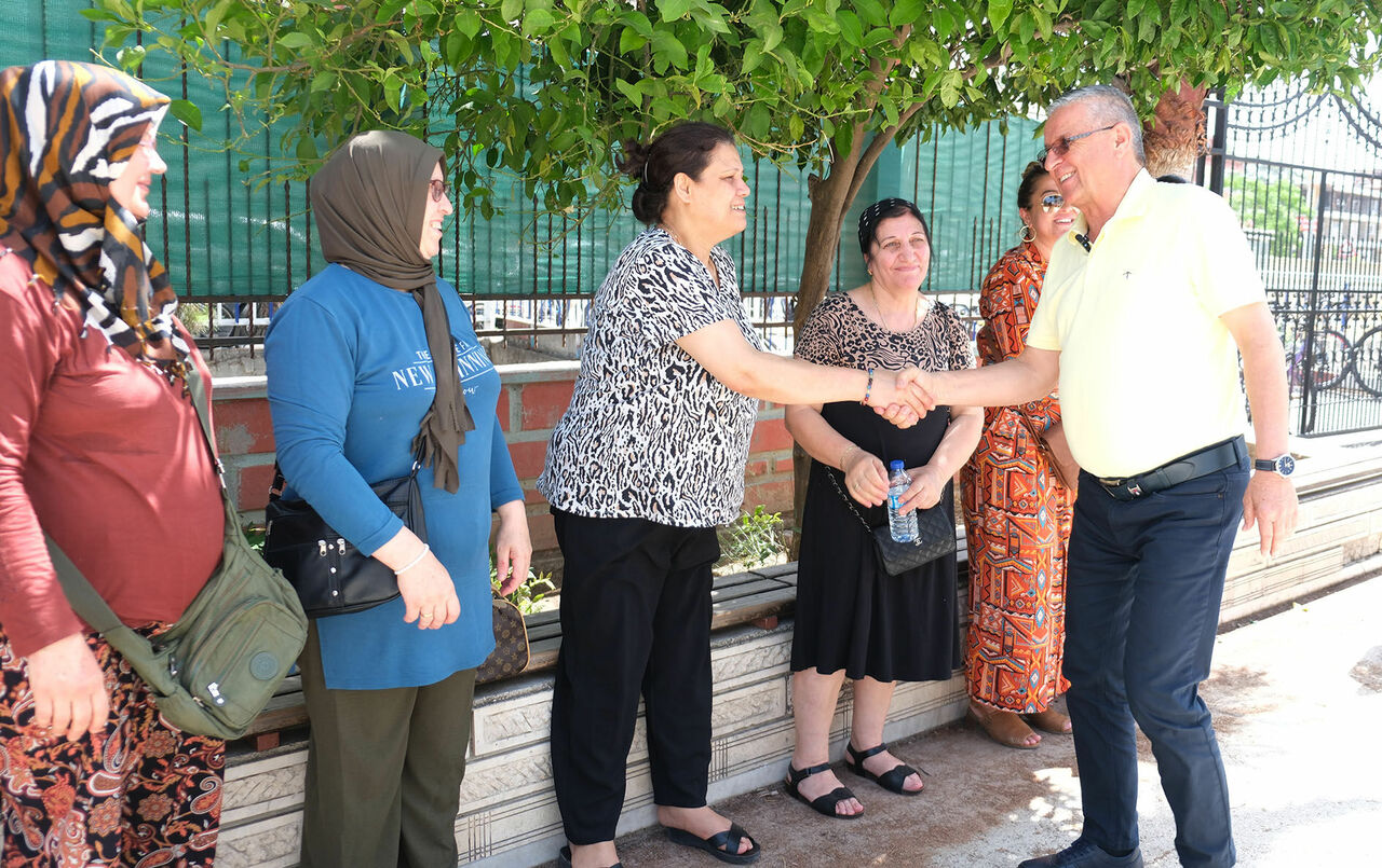 Kemer Belediye Başkanı Topaloğlu karne töreninde öğrencilerle buluştu