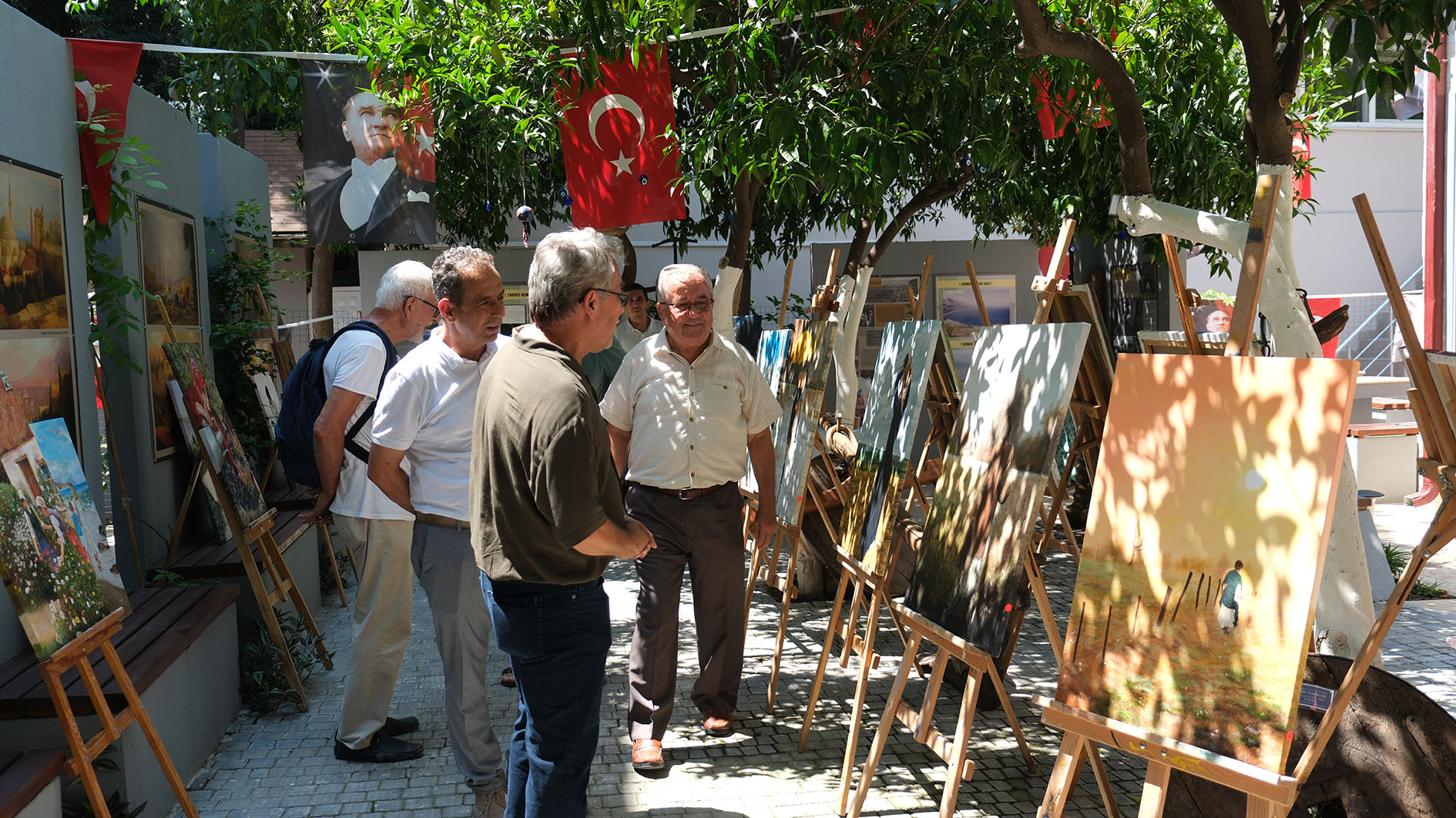 Kemer Belediyesi Kültür Evi'nde yağlı boya resim sergisi büyük ilgi gördü
