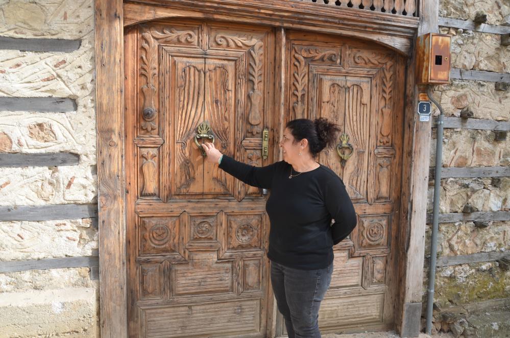 Antalya'da Osmanlı'dan kalma tarihi kapı tokmakları zamana direniyor