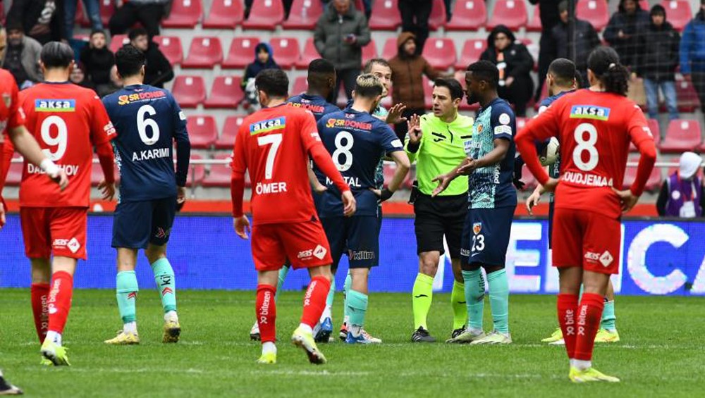 Kayserispor 2023-2024 sezonunda kart rekorları kırdı