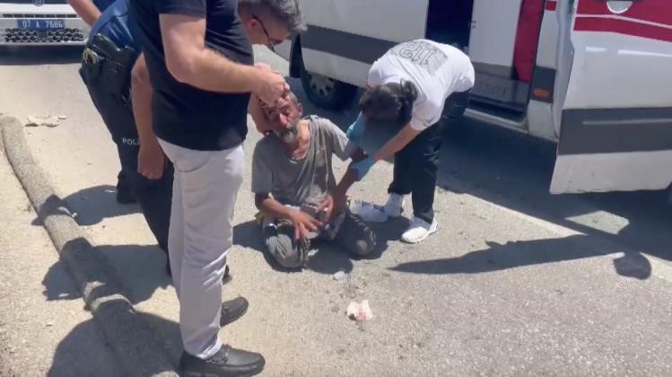 Antalya'da trafik kazası: Baba oğlunun yaralandığını görünce fenalık geçirdi!