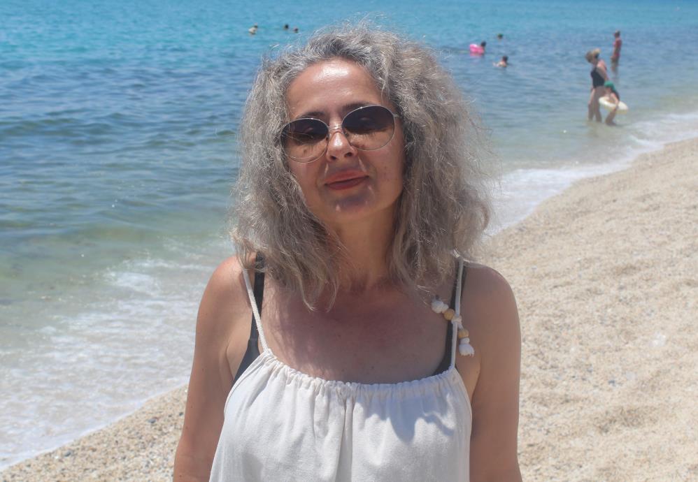 Alanya'da turistler sıcak havadan dolayı Damlataş Plajı'na akın etti
