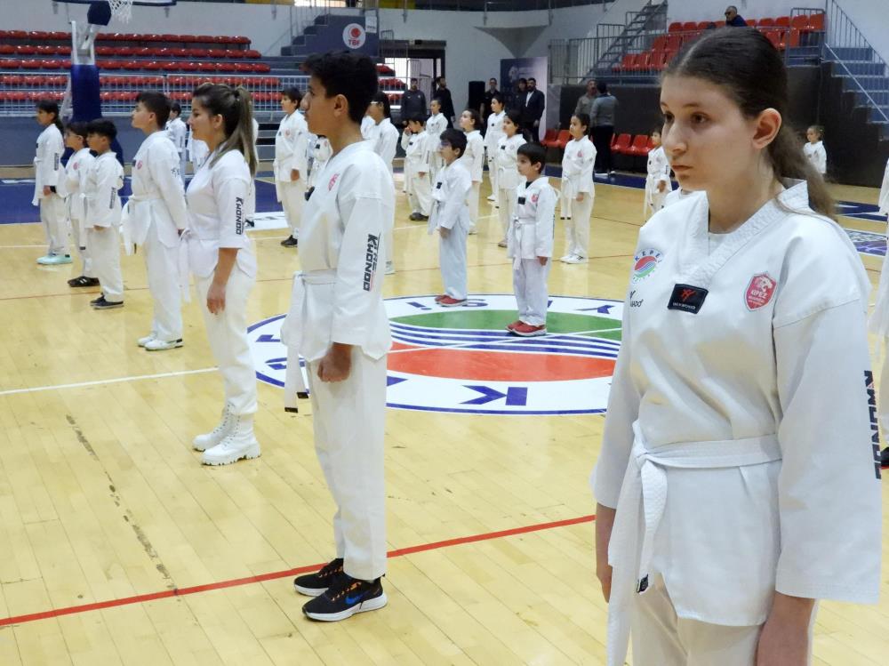 Kepez Belediyesi yaz spor okulu ile gençlere kapılarını açıyor