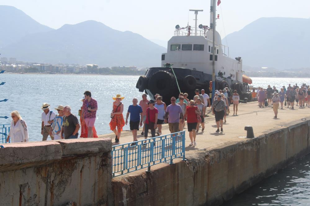 Alanya'ya İngiliz turistler akın etti