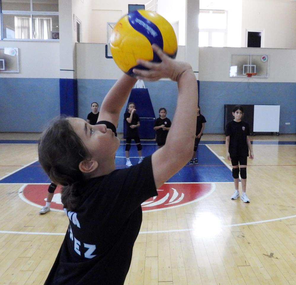 Filenin Sultanlarının başarısı Kepez'de voleybol ilgisini artırdı