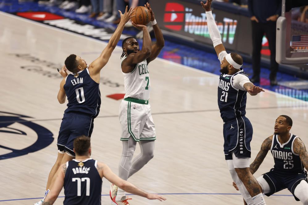 Celtics seride 3-0 öne geçti