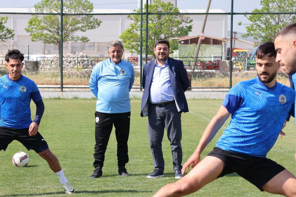 Menemen FK Yılmaz Vural  ile yollarını ayırıyor