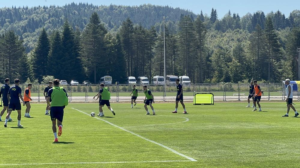 Fenerbahçe Topuk Yaylası'nda taraftarlarla buluştu