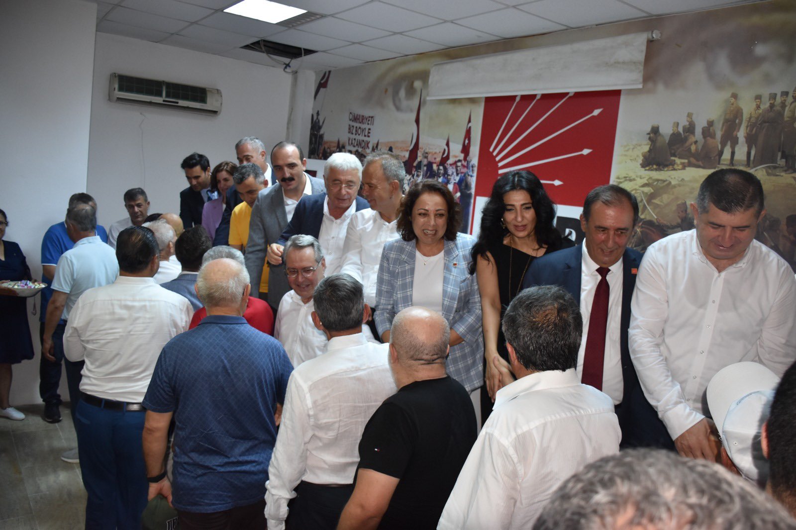 CHP Antalya'da erken bayram coşkusu! 