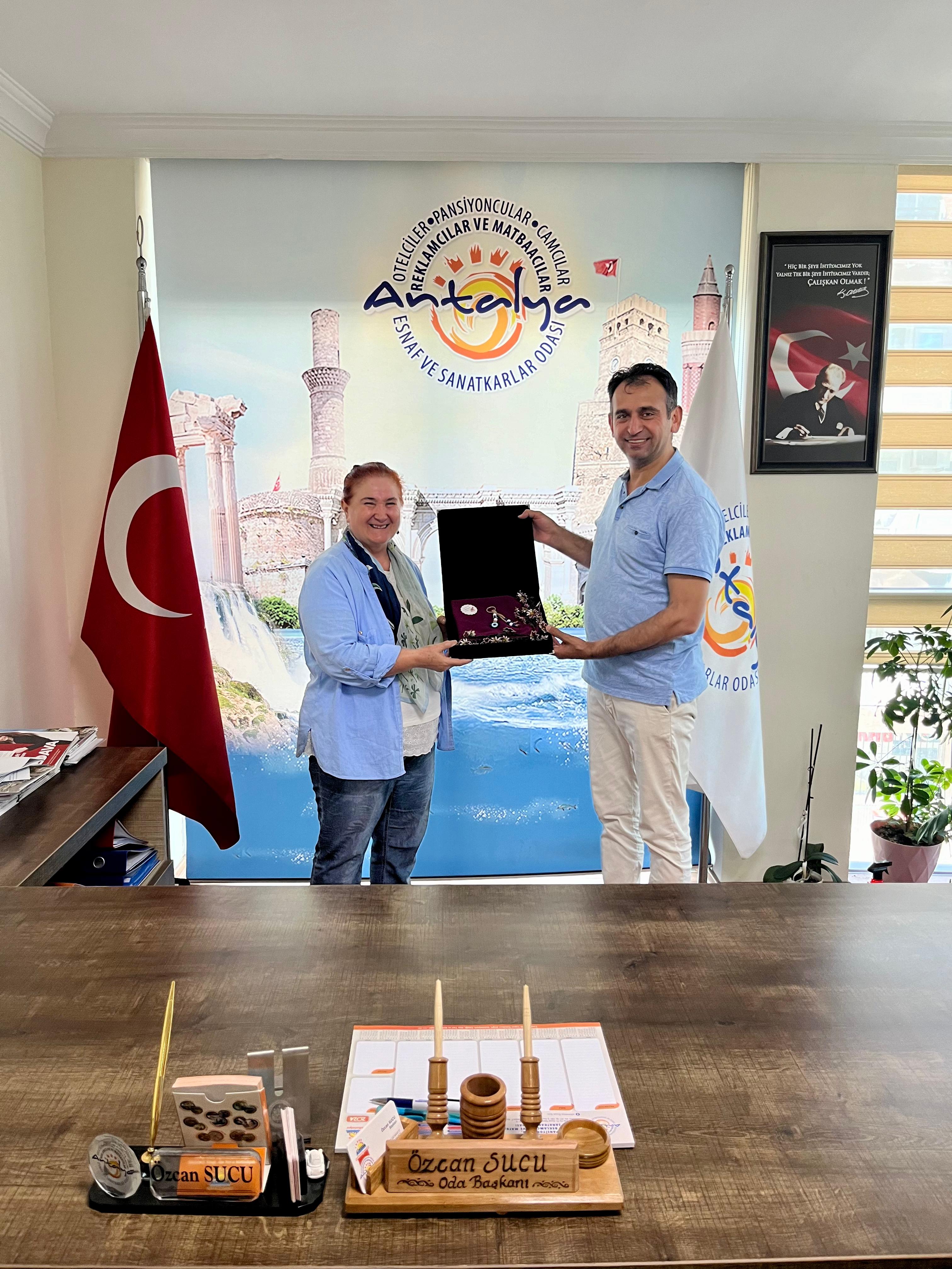 Antalya Pansiyoncular Odası Sabahat Akkiraz'ı ağırladı