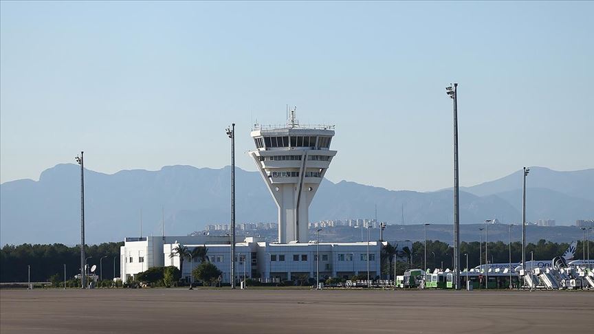 Antalya Havalimanı'nda kriz büyüyor! Havada inisiyatif kalktı!
