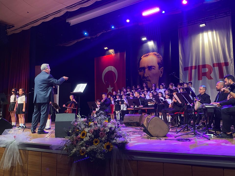 Trt Antalya Tsm Çocuk Ve Gençlik Koroları Yıl Sonu Konserinde Sahne Aldı 7