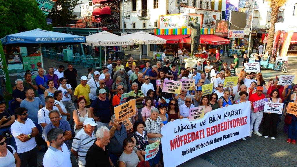 Eğitim Sen Antalya Şube Başkanı'ndan yeni müfredata tepki: 'Reddediyoruz!'