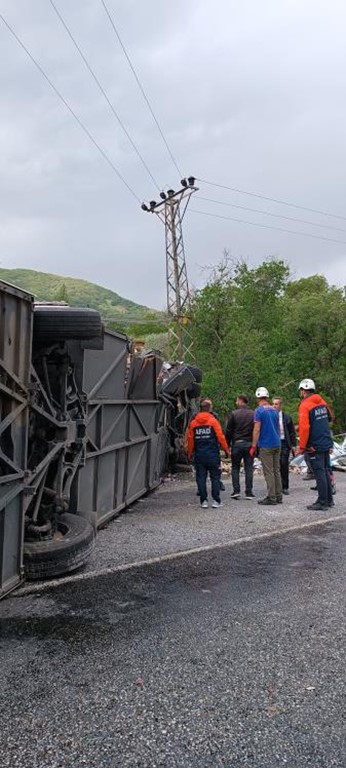 Yolcu Otobüsü Tırla Çarpıştı3