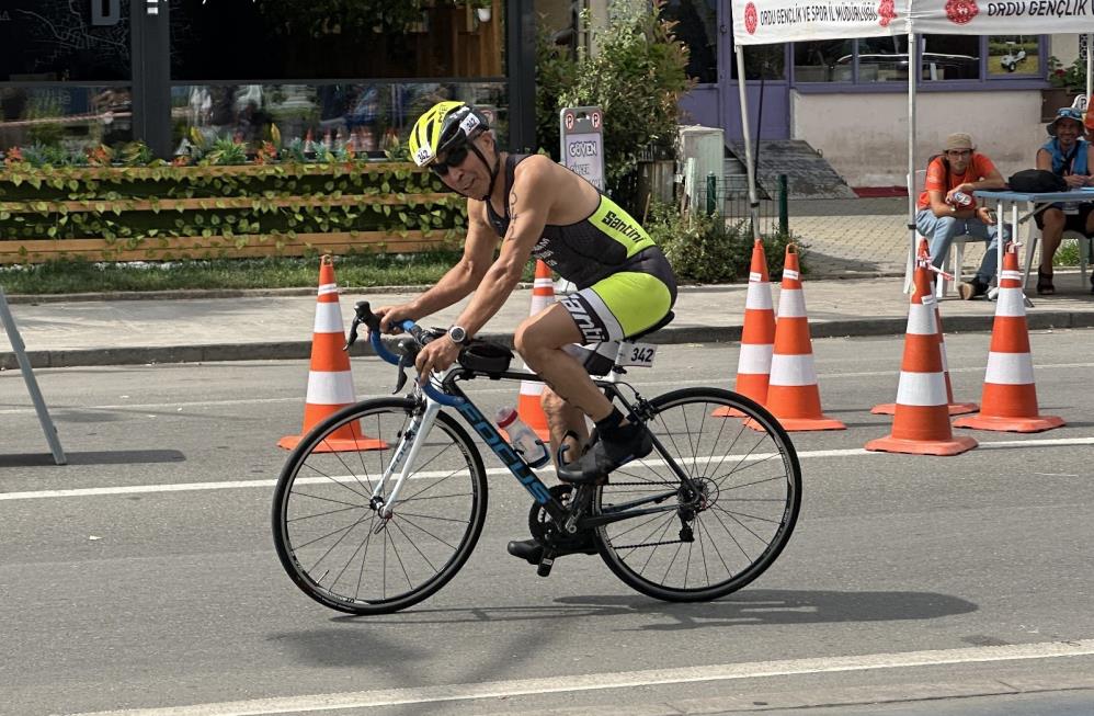 Antalyalı 'Demir Adam' lakaplı Ali Bıdı Ordu Triatlon Türkiye Kupası'nda ikincilik kazandı