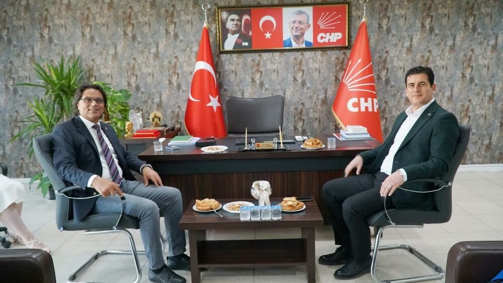  Denizli'de AK Parti İl Başkanı Güngör CHP İl Başkanlığını ziyaret etti