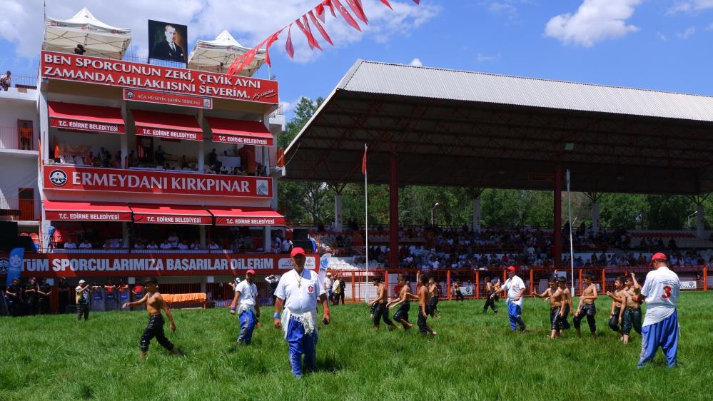 Kırkpınar Güreşleri'nde heyecan başladı: Alt boyların mücadelesi sürüyor