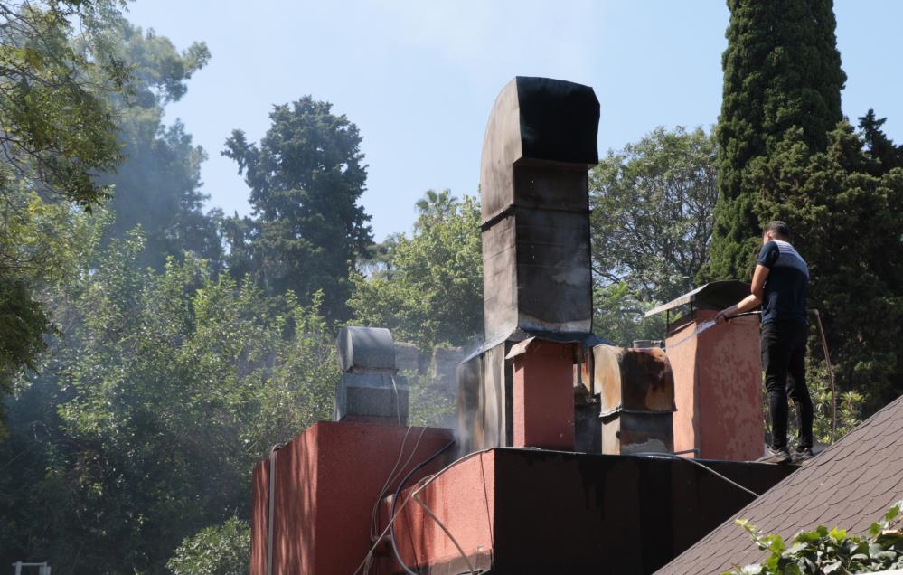 Antalya Kaleiçi'nde çıkan yangın panik yarattı 