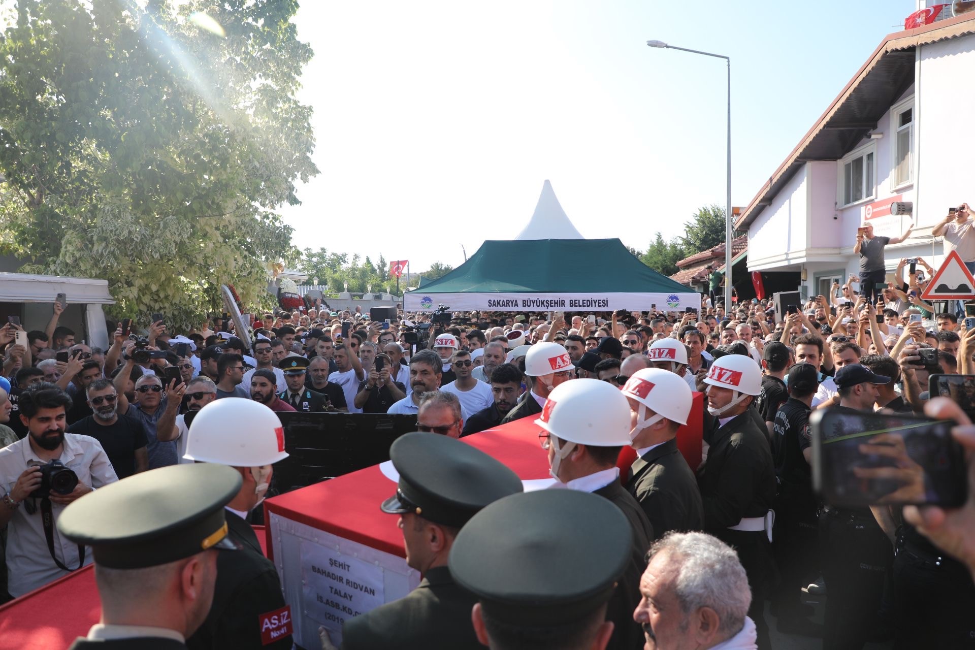 Sakaryalı şehit son yolculuğuna uğurlandı