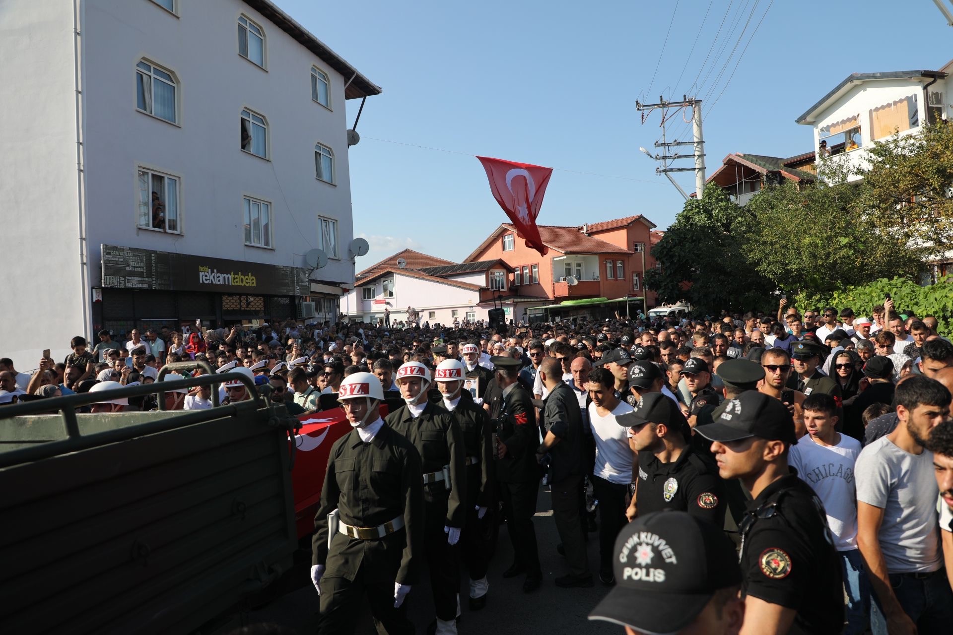 Sakaryalı şehit son yolculuğuna uğurlandı