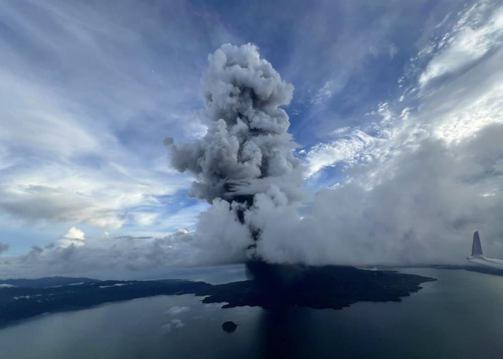 Sakurajima Yanardağı patlaması yolcu uçağının kokpitinden görüntülendi