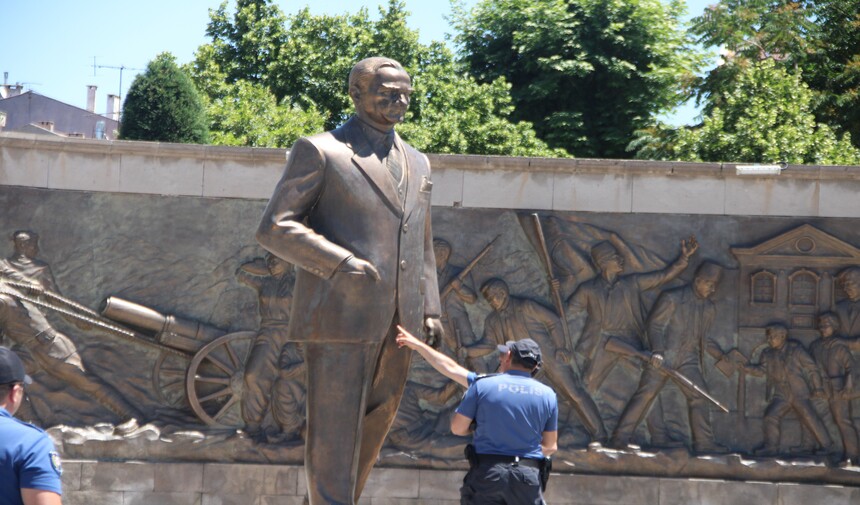 Atatürk Anıtı'na saldırı! Dayı-yeğen için istenen ceza belli oldu