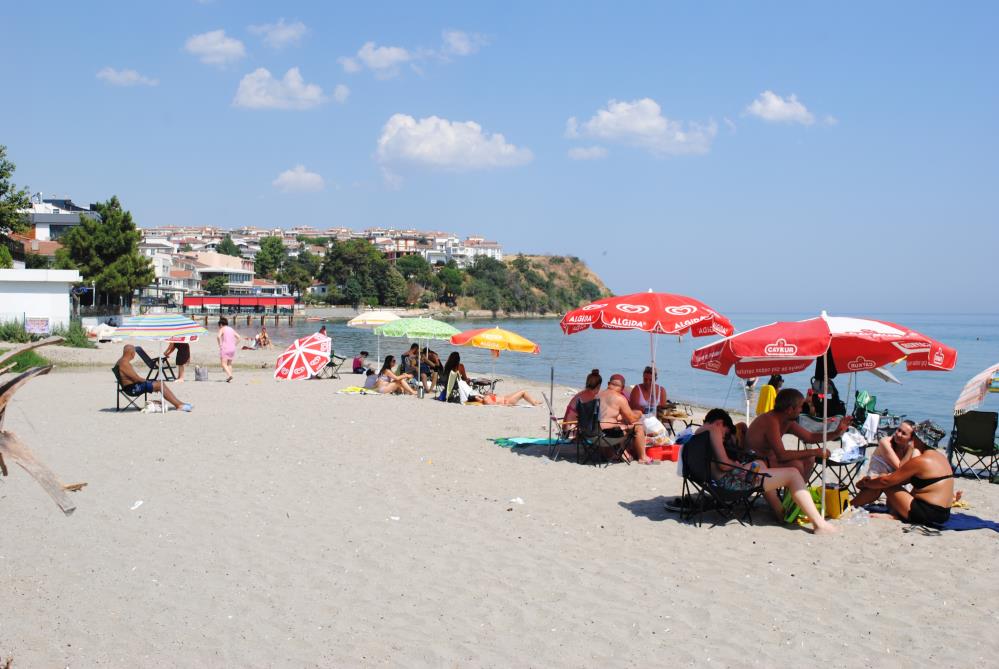 Tekirdağ'da sıcak hava nedeniyle vatandaşlar serinleme yöntemleri arıyor