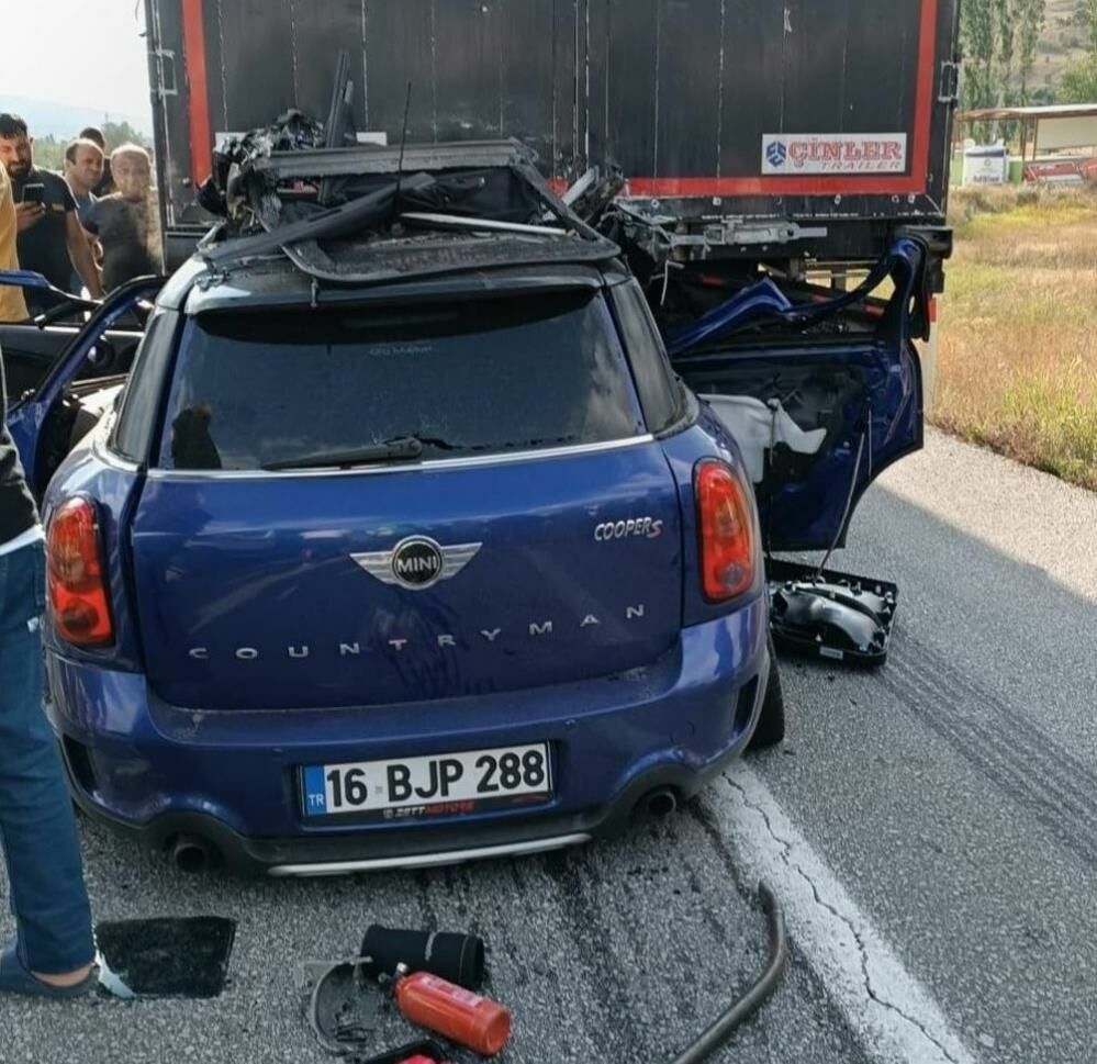 Erzincan’da otomobil ile tır çarpıştı: Tır sürücüsü tutuklandı