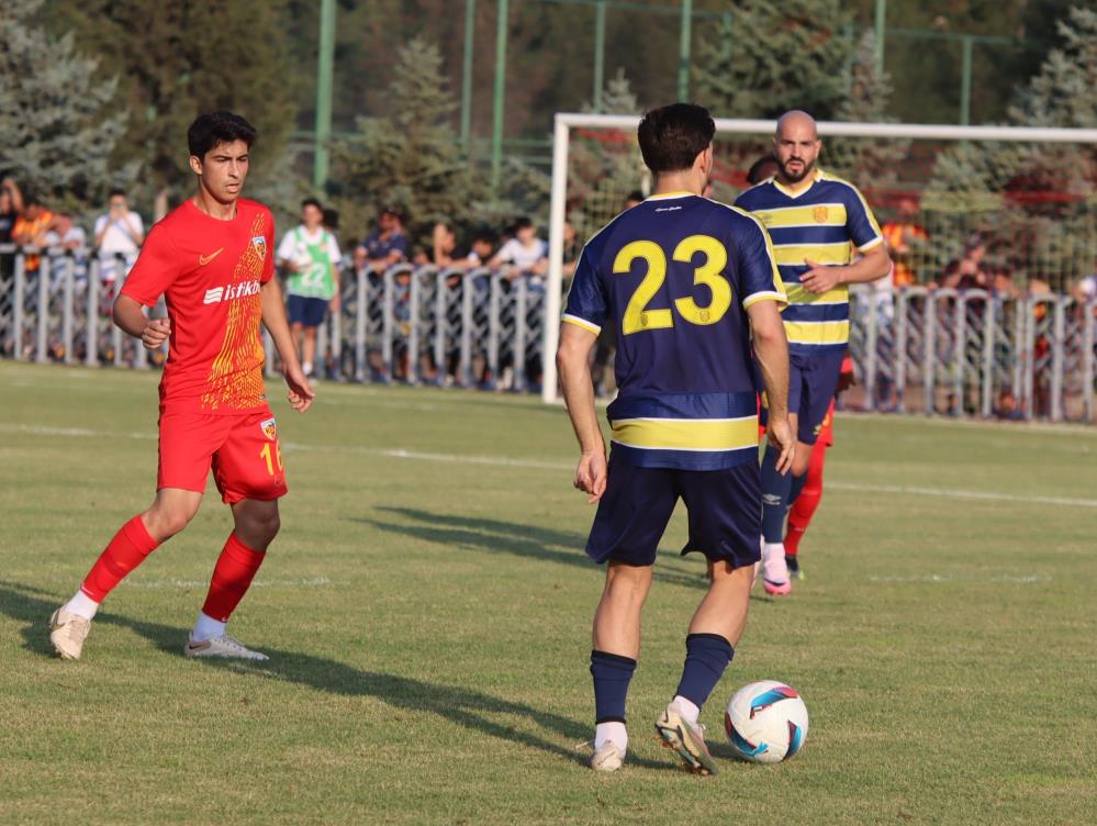 Kayserispor Ankaragücü'ne hazırlık maçında 3-1 mağlup oldu