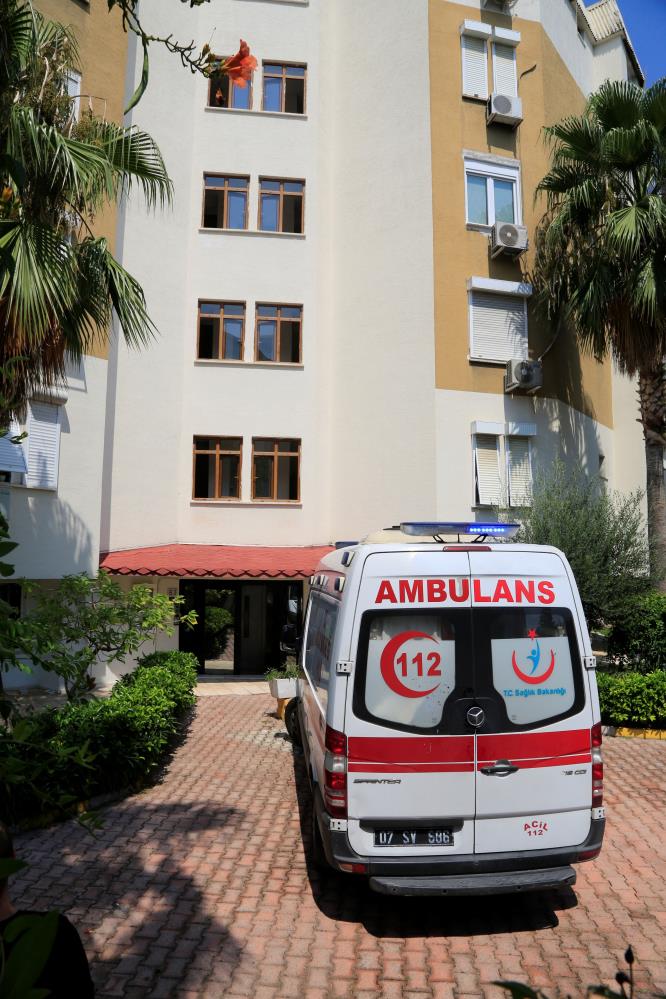 Antalya'da emekli öğretmen yalnız yaşadığı evde ölü bulundu