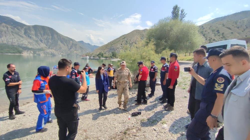 Erzurum Artvin Kara Yolunda Heyelan Facia-1