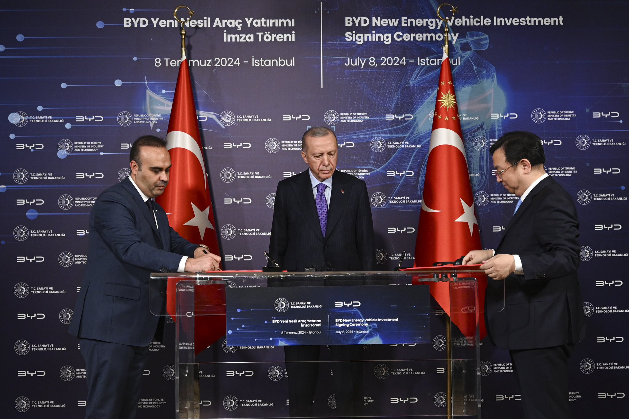 Elektrikli araç devi BYD Türkiye'de 1 milyar dolarlık yatırım yapacak