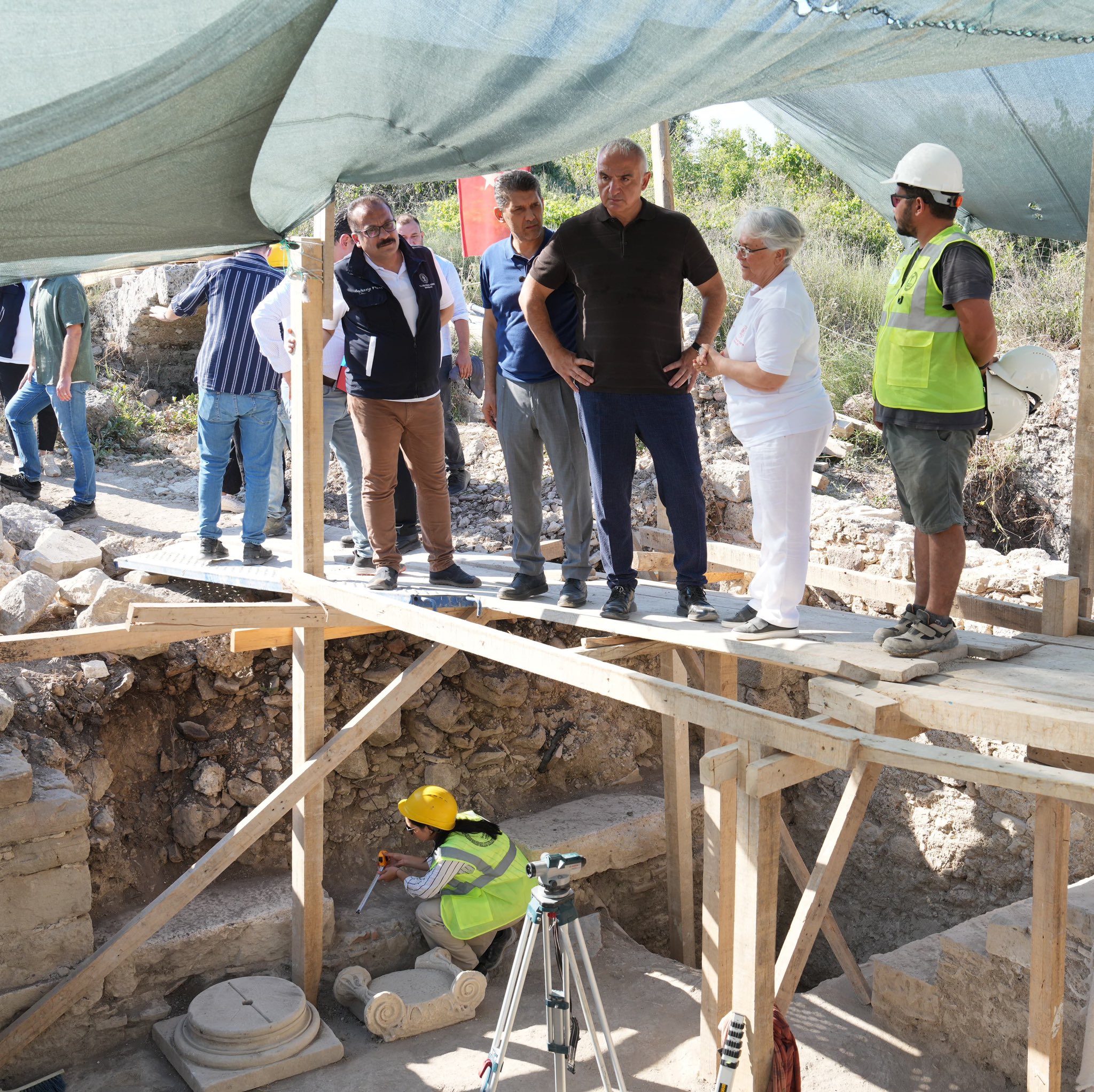 Bakan Ersoy Antalya'daki turizm merkezlerini ziyaret etti