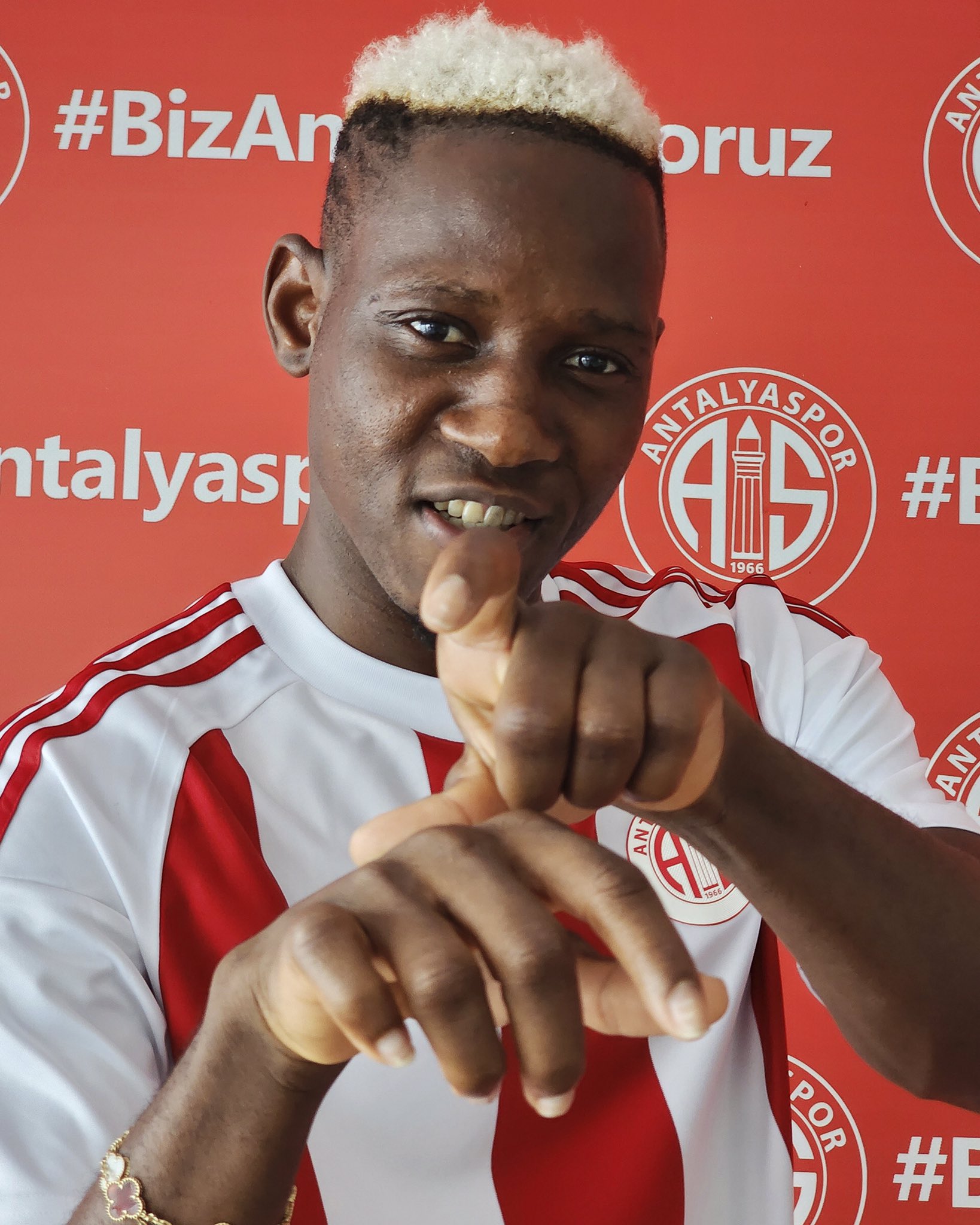 Antalyaspor'un Yeni Transferi Moussa Djenepo Kimdir Nerelidir Kaç Yaşında?