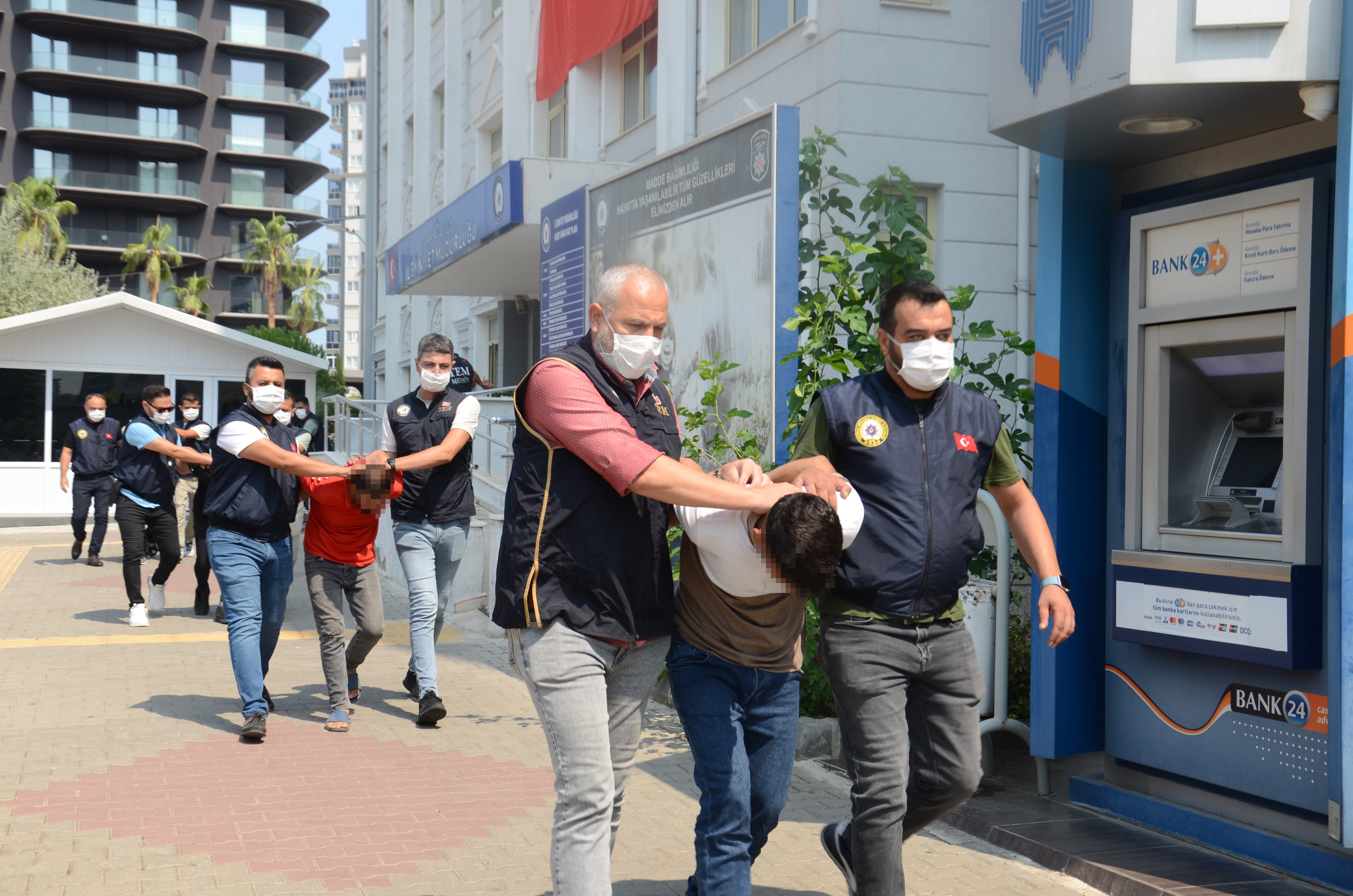 Mersin'de Terr Halayı Çekenlere 'Ölürüm Türkiyem' Dinletildi  3