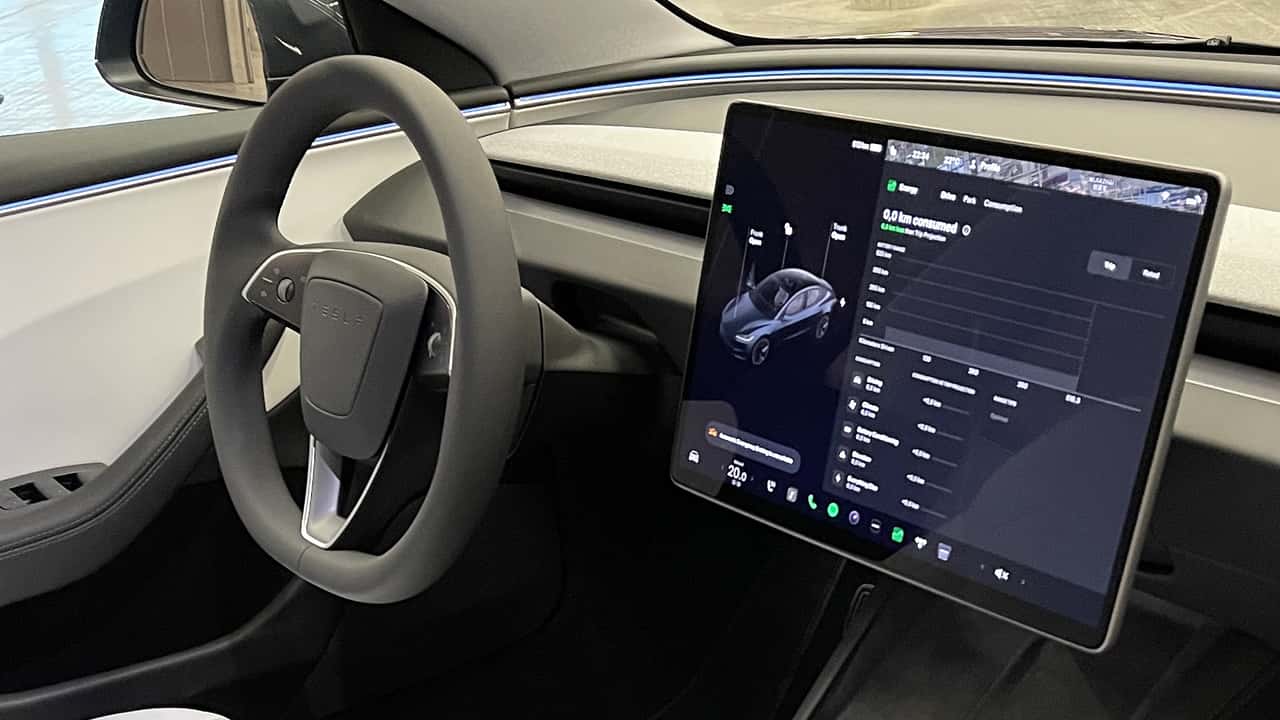 Tesla yeni Model 3'ü satışa sundu