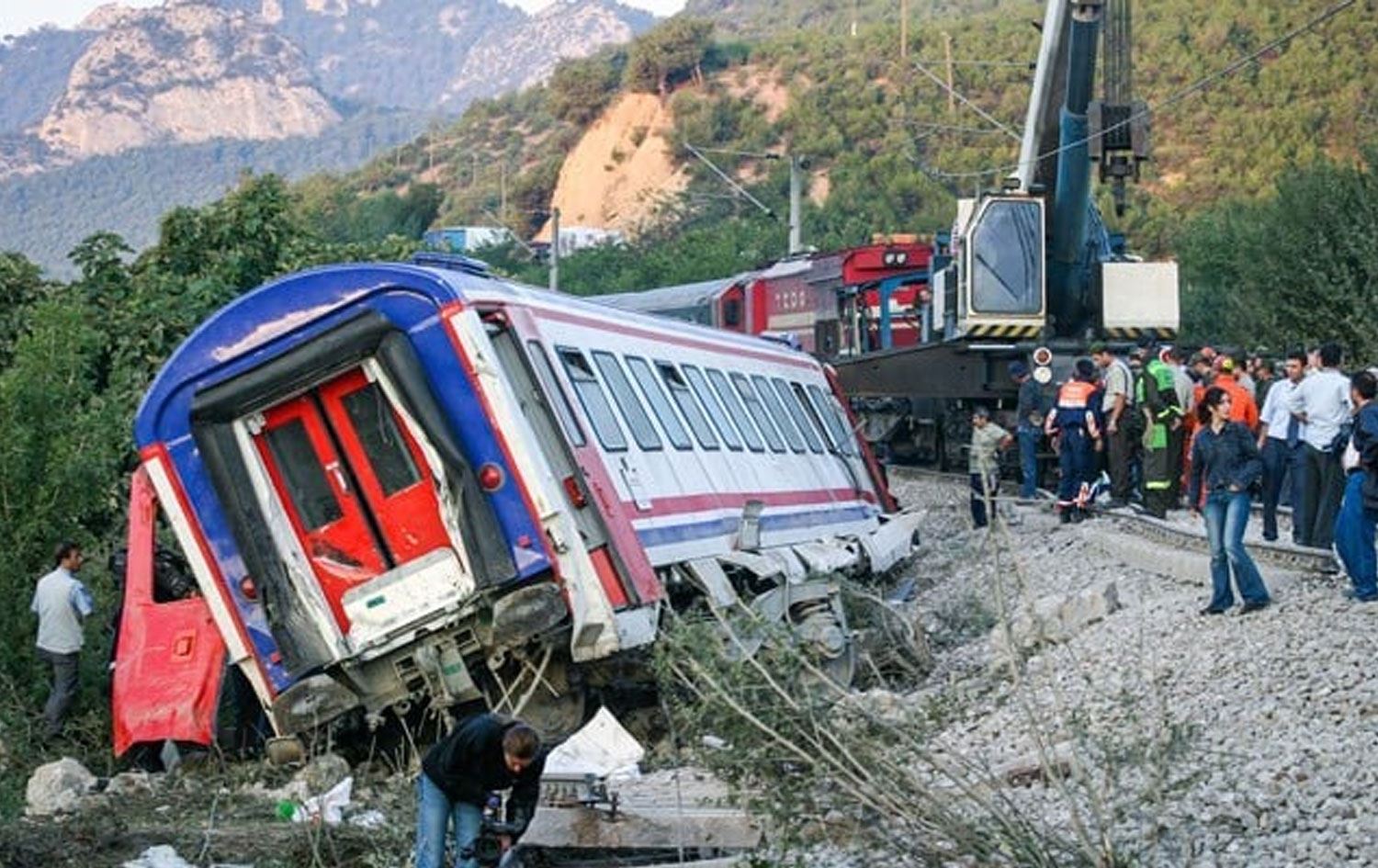 Özgür Özel Çorlu Tren Kazasında Hayatını Kaybedenleri Andı 2