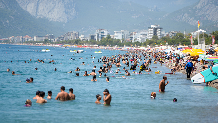 Türkiye'yi Afrika sıcakları sarıyor: Antalya'da sıcaklıklar rekor kıracak