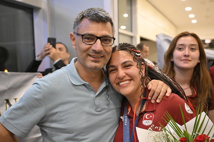 Şevval İlayda Tarhan ve Yusuf Dikeç Ankara'da coşkuyla karşılandı